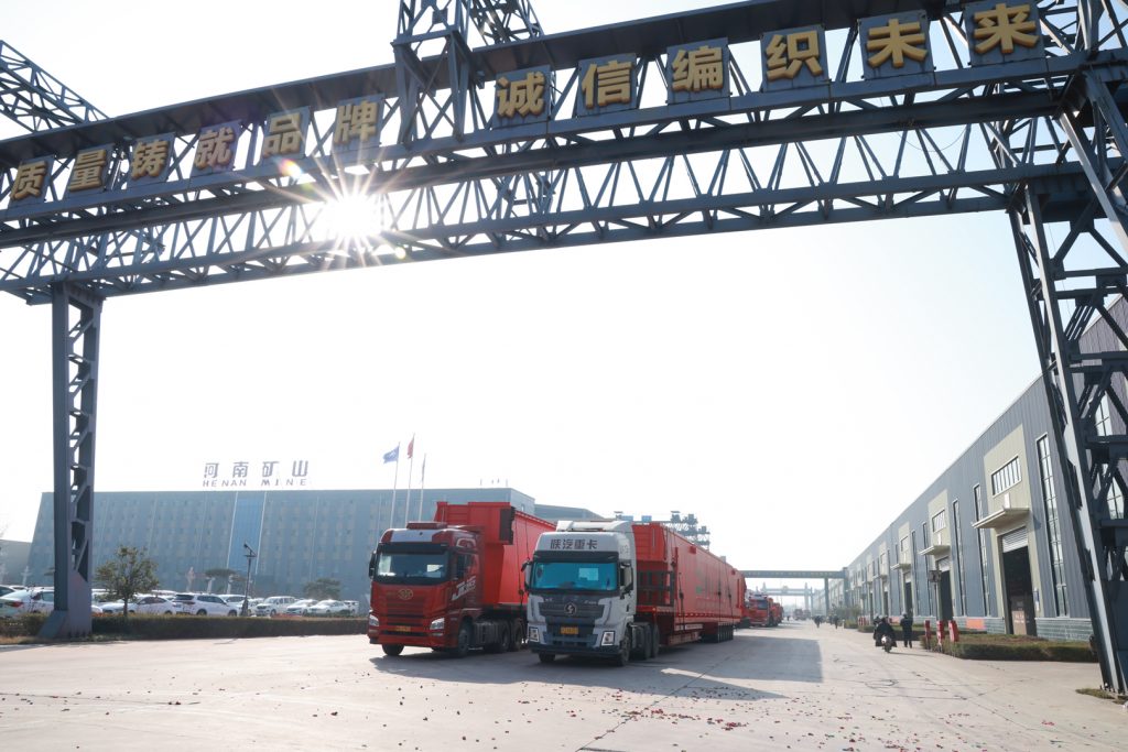 河南矿山400t智能起重机发车交付